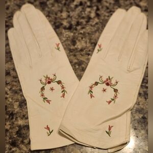 Vintage Oberon Beauvais Fait Maim Embroidered White Leather Gloves 6 3/4